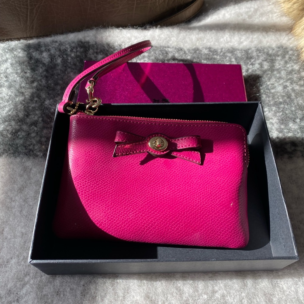 Coach Wristlet pink